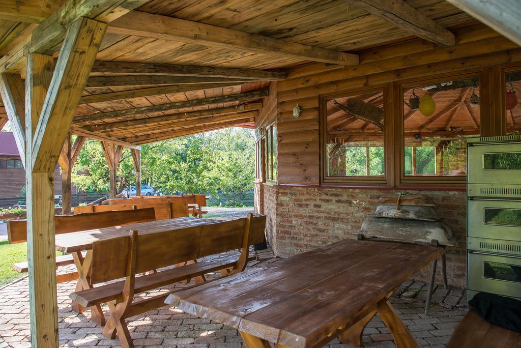 Hotel Farkasverem Vendeghaz Nyírtura Zewnętrze zdjęcie